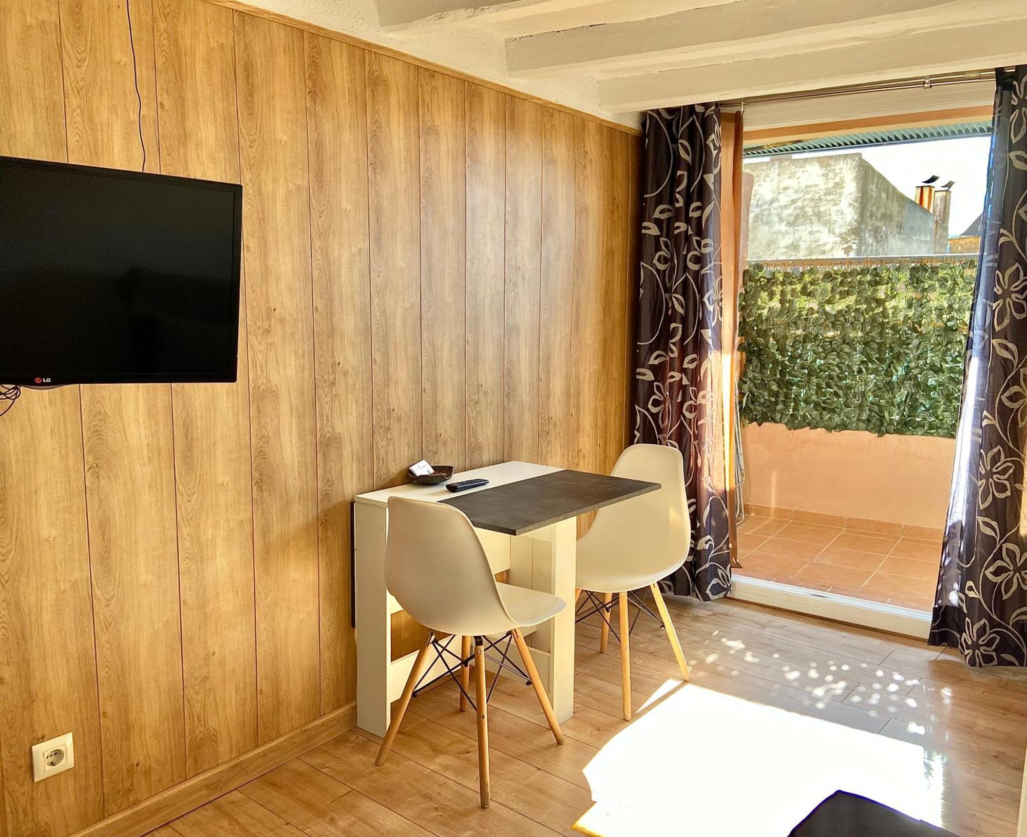Apartament Corbatera Cim Apartaments Корнуделья Экстерьер фото
